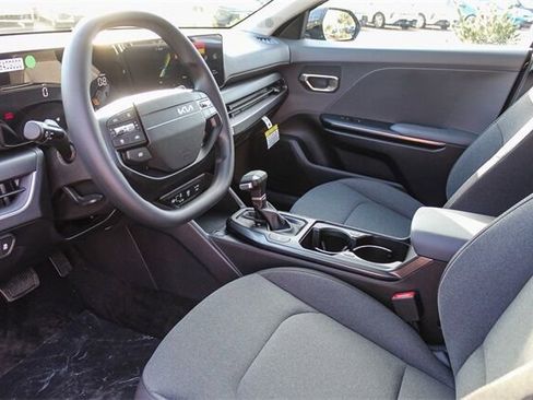 New 2025 Kia K4 LXS image 17