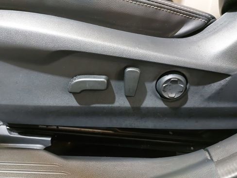 Certified 2025 Subaru Outback Limited image 30