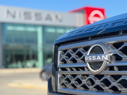 Used 2022 Nissan Frontier SV image 5