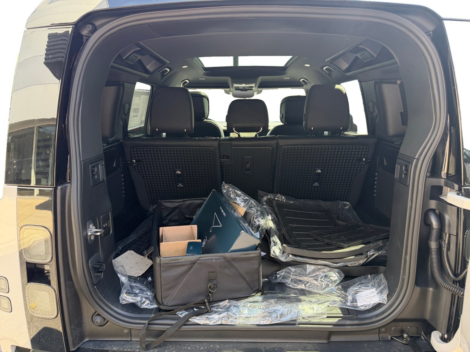 New 2026 Land Rover Defender 110 X-Dynamic SE AWD/4WD image 25