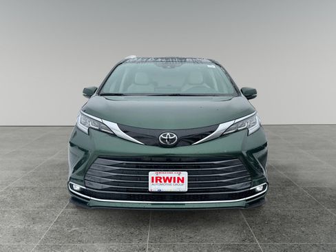 New 2026 Toyota Sienna Limited image 8