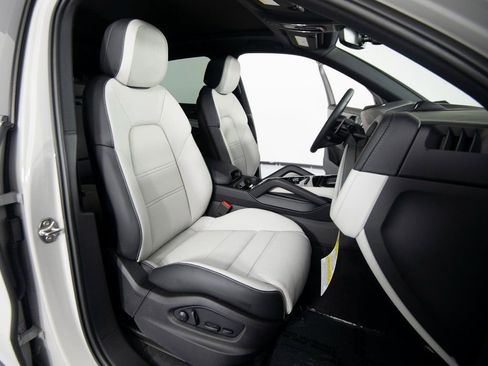 New 2026 Porsche Cayenne S image 31
