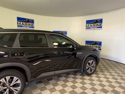 Used 2023 Nissan Rogue SV FWD image 2