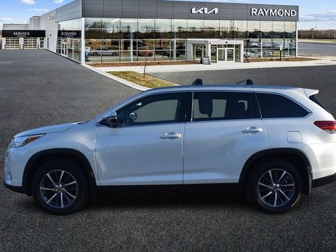 Used 2019 Toyota Highlander XLE image 6