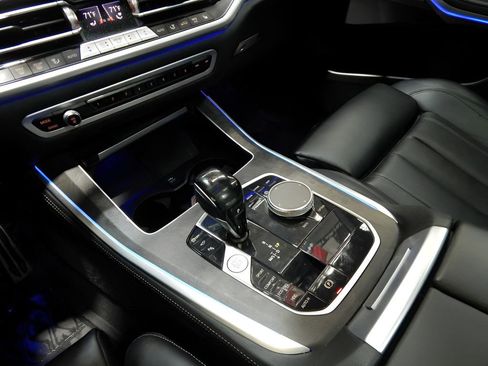 Used 2022 BMW X5 xDrive40i w/ M Sport Package image 16