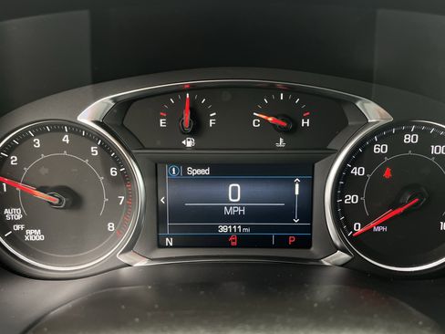 Used 2023 GMC Acadia SLE image 8