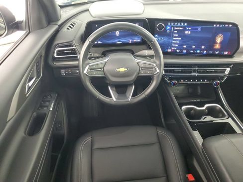 Used 2025 Chevrolet Traverse LT FWD image 14
