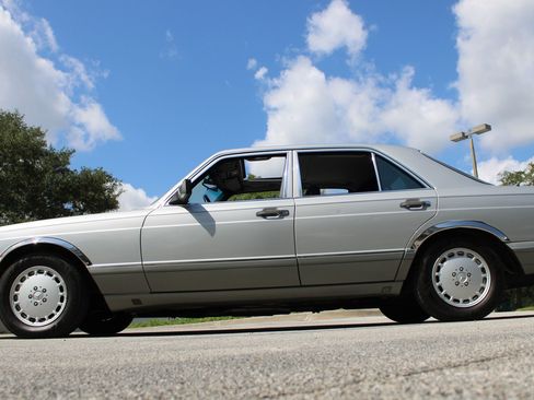 Used 1990 Mercedes-Benz 300 SE image 8