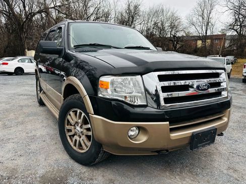 Used 2013 Ford Expedition XLT image 2