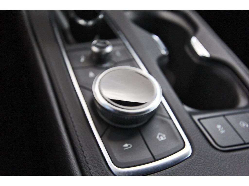 Used 2025 Cadillac XT4 Premium Luxury FWD image 26