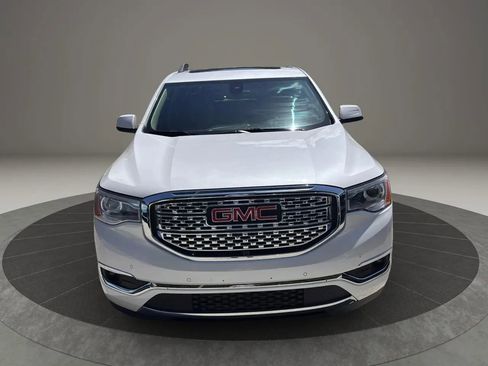 Used 2017 GMC Acadia Denali w/ Technology Package FWD image 8