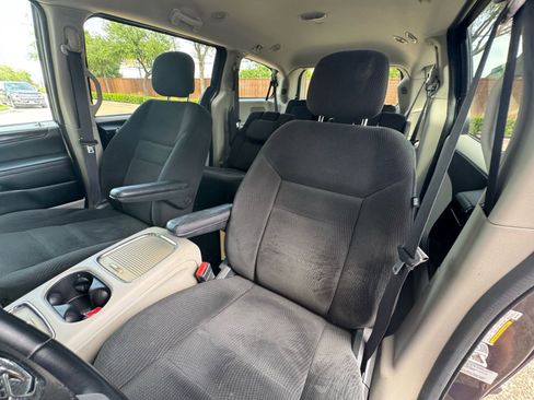 Used 2016 Dodge Grand Caravan SXT w/ Rear Park Assist Package FWD image 24