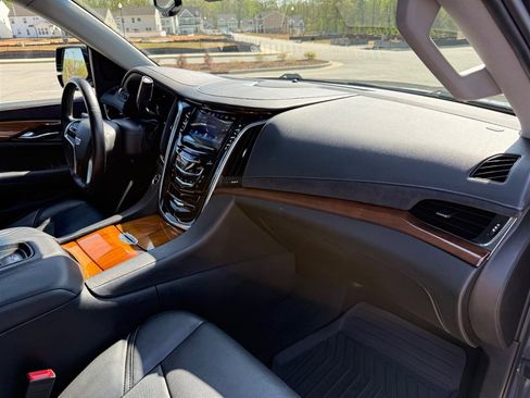 Used 2016 Cadillac Escalade Premium image 33