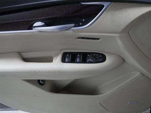 Used 2017 Cadillac XT5 Luxury w/ Driver Awareness Package image 19