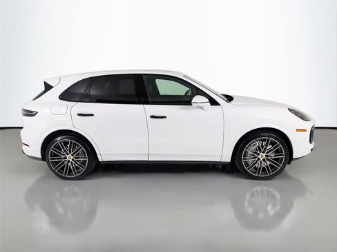 Used 2022 Porsche Cayenne Turbo AWD/4WD image 27