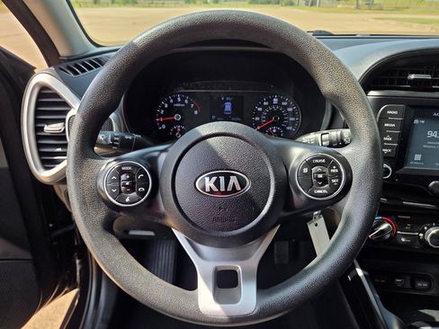 Used 2020 Kia Soul S FWD image 15