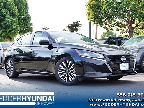 Used 2025 Nissan Altima 2.5 SV FWD image 1