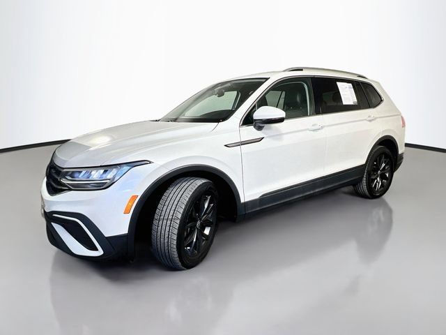 Used 2023 Volkswagen Tiguan SE FWD image 4