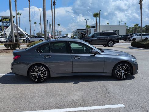 Used 2021 BMW 330i Sedan w/ M Sport Package RWD image 3