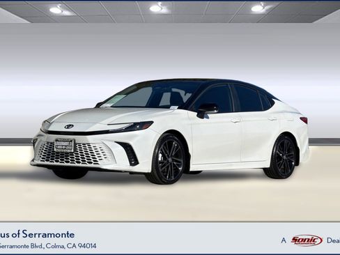 Used 2025 Toyota Camry XSE image 1