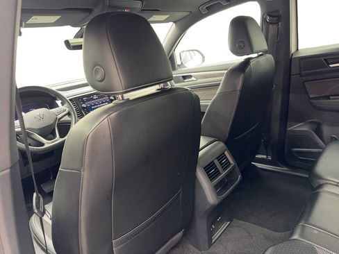 Used 2022 Volkswagen Atlas Cross Sport SE w/ Panoramic Sunroof Package image 32