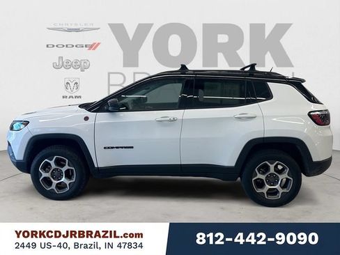 Used 2022 Jeep Compass Trailhawk w/ Trailhawk Convenience Group AWD/4WD image 2