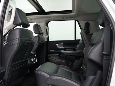 Used 2025 Ford Expedition Max Platinum AWD/4WD image 18