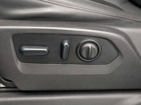 Used 2023 GMC Sierra 3500 SLT w/ SLT Premium Package image 18