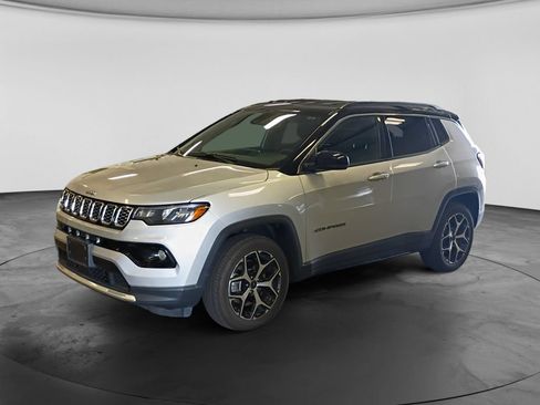 Used 2025 Jeep Compass Limited AWD/4WD image 4