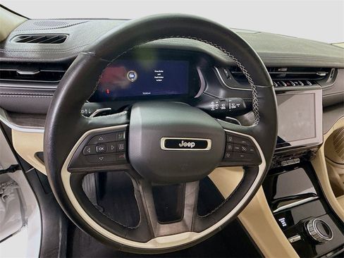 Used 2022 Jeep Grand Cherokee Limited w/ Trailer Tow Prep Group (B) image 5