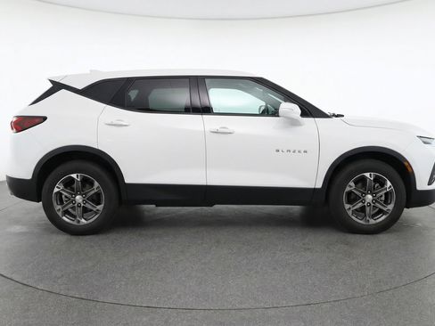 Used 2025 Chevrolet Blazer LT FWD image 11