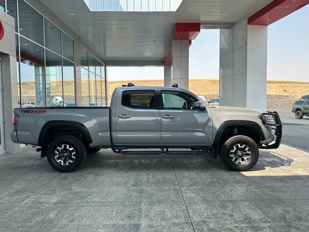 Used 2020 Toyota Tacoma TRD Off-Road w/ Technology Package AWD/4WD image 9