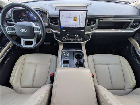 Used 2024 Ford Expedition XLT RWD image 18