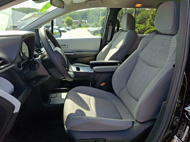 Certified 2025 Toyota Sienna LE AWD/4WD image 14