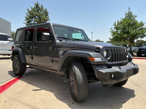 Used 2025 Jeep Wrangler Unlimited Sport AWD/4WD image 4