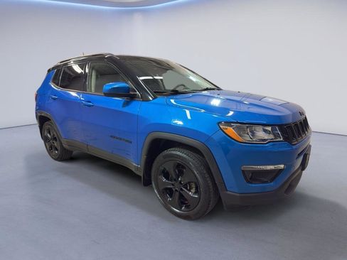 Used 2018 Jeep Compass Latitude image 1