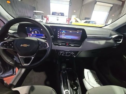 Used 2024 Chevrolet TrailBlazer LT w/ Convenience Package AWD/4WD image 5