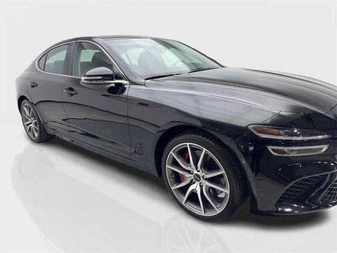 Used 2025 Genesis G70 2.5T image 12