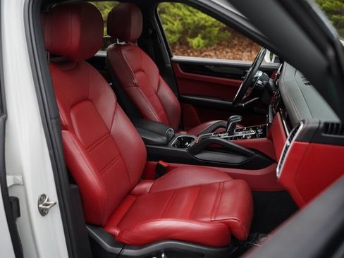 Used 2021 Porsche Cayenne S image 24