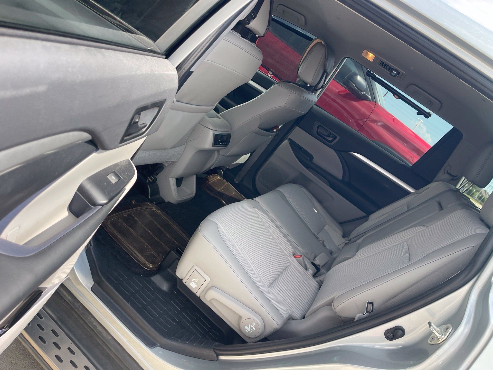 Used 2019 Toyota Highlander Plus FWD image 14