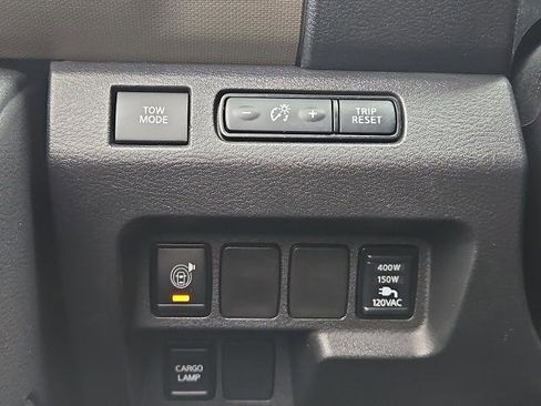 Used 2022 Nissan Frontier SV image 17