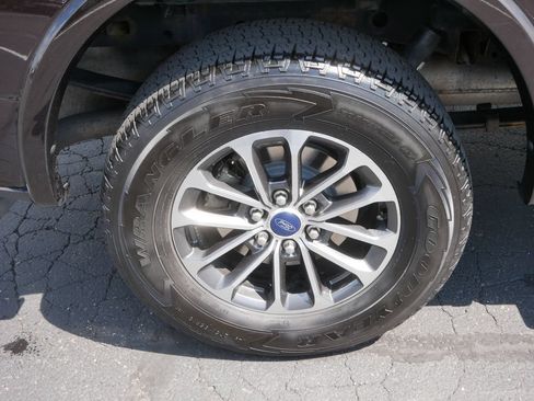 Used 2020 Ford F150 XLT w/ Equipment Group 302A Luxury AWD/4WD image 9