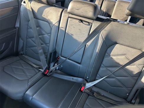 Used 2024 Volkswagen Atlas SE image 13