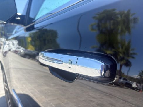 Used 2015 Cadillac Escalade Premium image 9