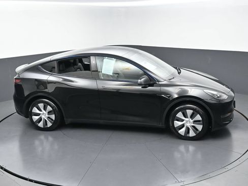 Used 2023 Tesla Model Y 2WD image 42
