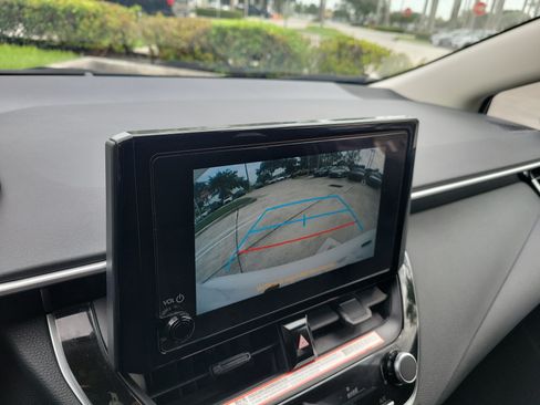 Used 2025 Toyota Corolla LE FWD image 30