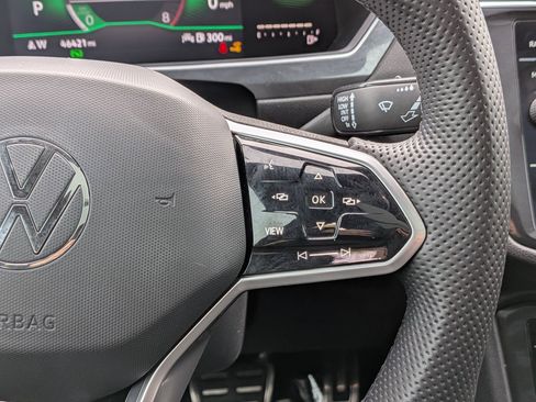 Used 2022 Volkswagen Tiguan SE R-Line image 19