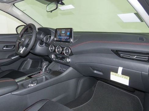 New 2025 Nissan Sentra SR image 9