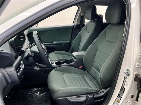 Used 2025 Kia K4 EX FWD image 21