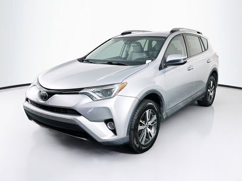Used 2017 Toyota RAV4 XLE AWD/4WD image 3
